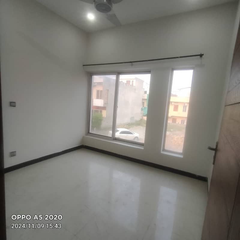 Upper Portion 3 Bed 8 Marla Available For Rent in E-11/1 Islamabad 3