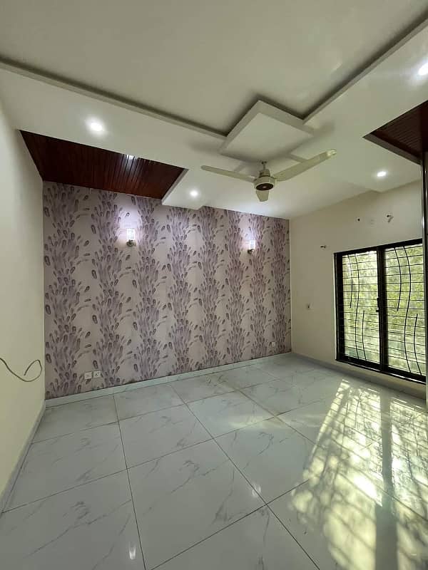 10 Marla House For Rent In Bahria Town Lahore. 2