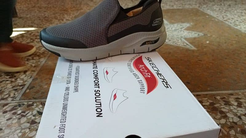 Sketchers Arch Fit 2