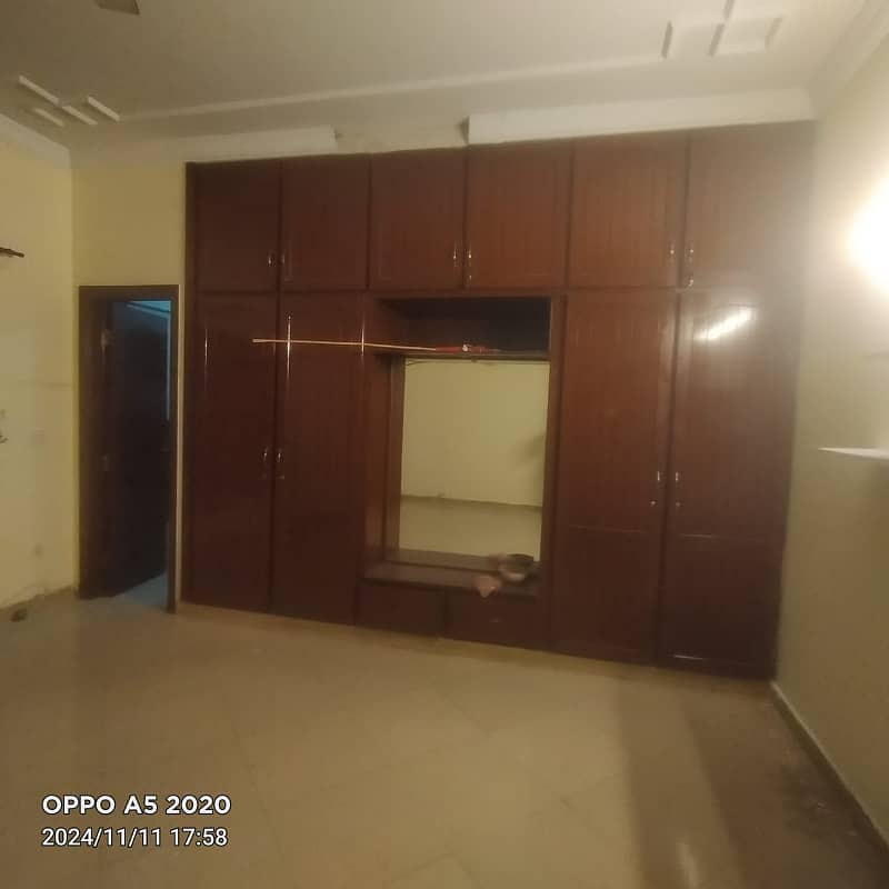 1 kanal 3 Bed Upper Portion Available For Rent In E-11/1 1