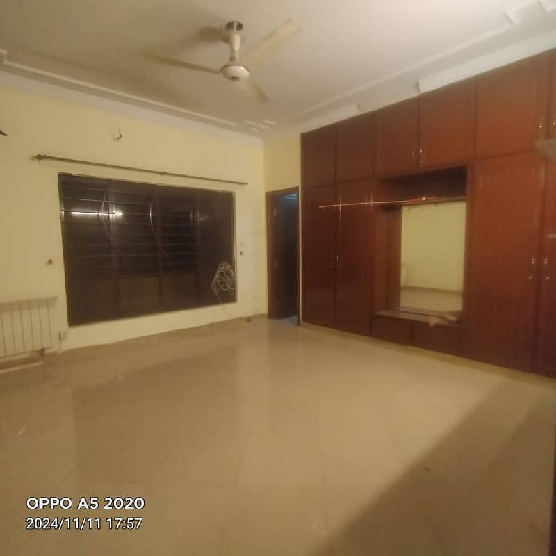 1 kanal 3 Bed Upper Portion Available For Rent In E-11/1 3