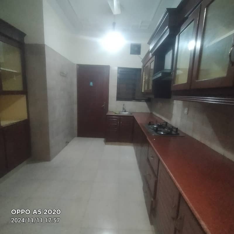 1 kanal 3 Bed Upper Portion Available For Rent In E-11/1 7