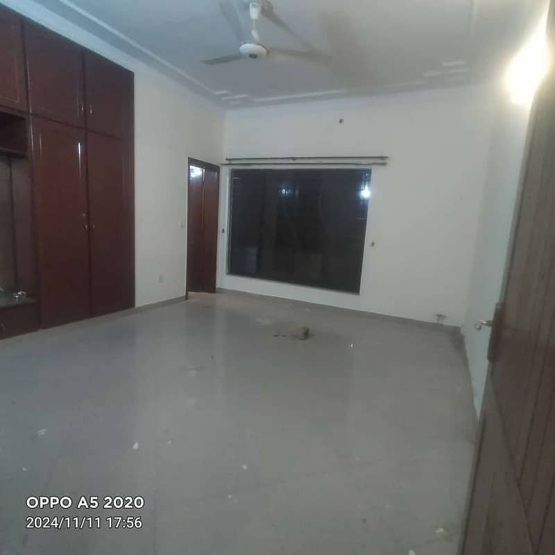 1 kanal 3 Bed Upper Portion Available For Rent In E-11/1 8