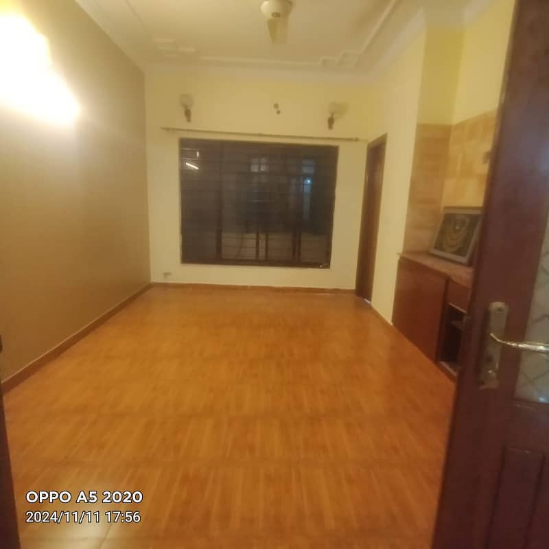 1 kanal 3 Bed Upper Portion Available For Rent In E-11/1 9