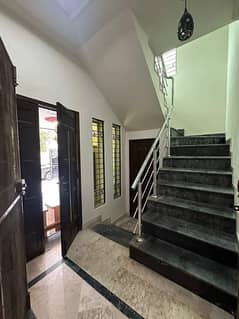 8 Marla House For Sale in Bahria Town Lahore.