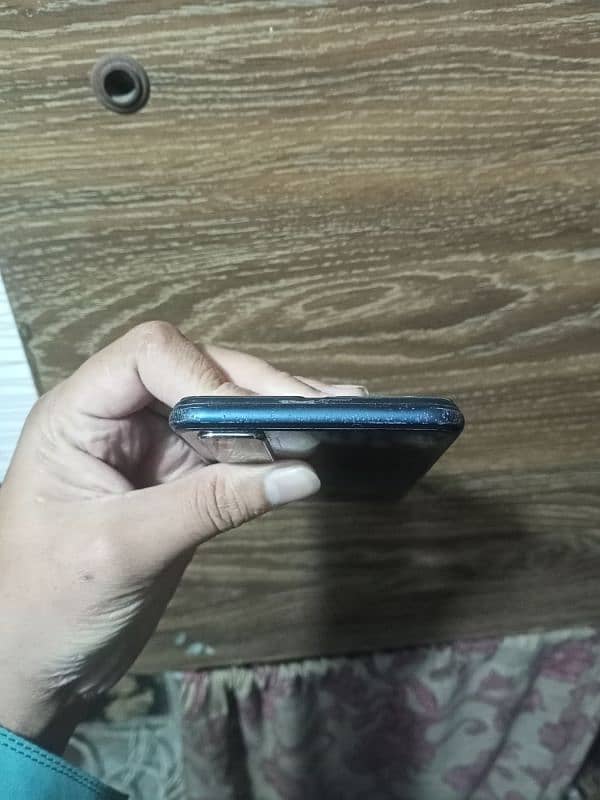 vivo y20 4 64 with box Glass change ky waja sy nishan ha 4