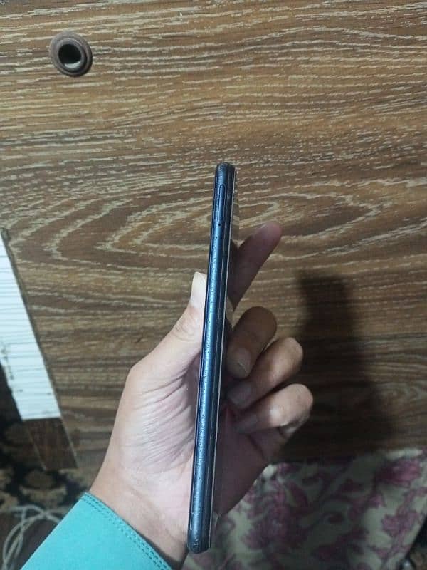 vivo y20 4 64 with box Glass change ky waja sy nishan ha 5