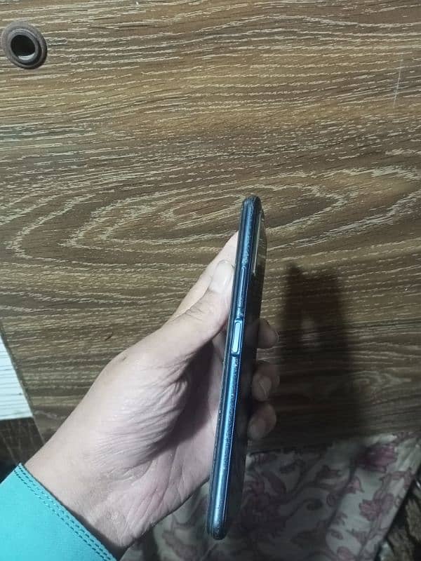 vivo y20 4 64 with box Glass change ky waja sy nishan ha 7