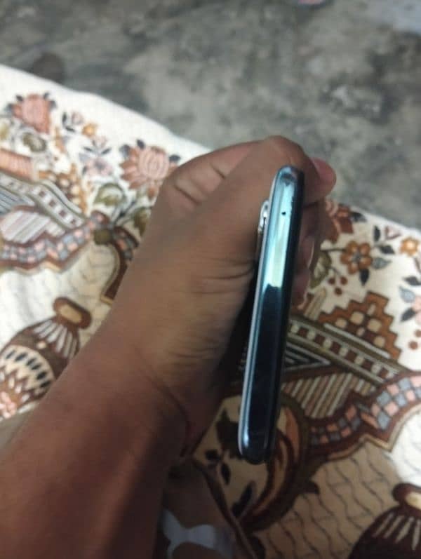 Oppo f15 used mobile condition 10/10 with charger free 2