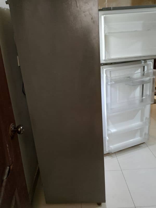 I'm selling my LG inverter refrigerator 0