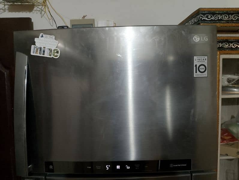 I'm selling my LG inverter refrigerator 1