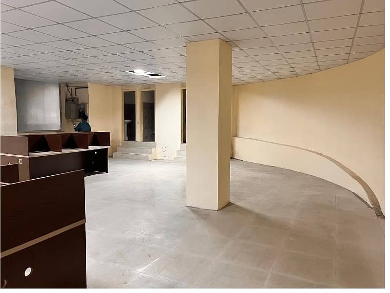 Area 1200 square Feet Brand New Corporation Office Available For Rent in Main Boulevard Road Gulberg 3 Lahore 2