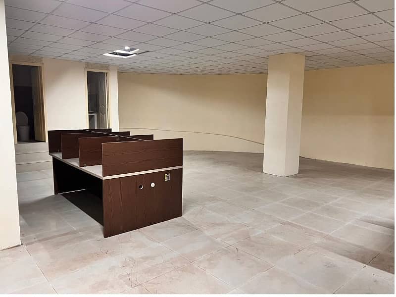 Area 1200 square Feet Brand New Corporation Office Available For Rent in Main Boulevard Road Gulberg 3 Lahore 4