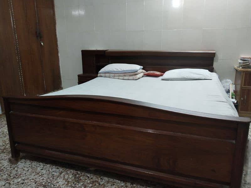 bed sides table and matress 1