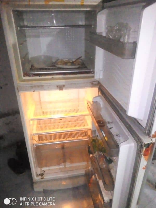 2015 model Dawlance Fridge In a Good Condition 1