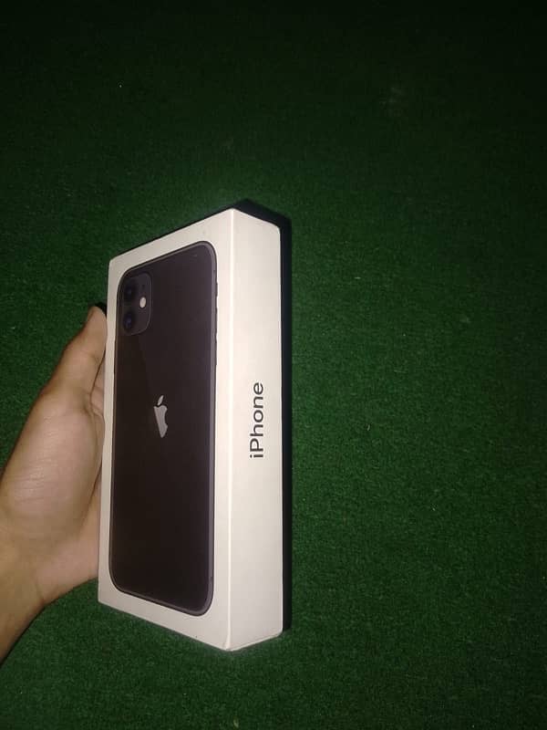 iphone 11 with full box 10/10 phone 8