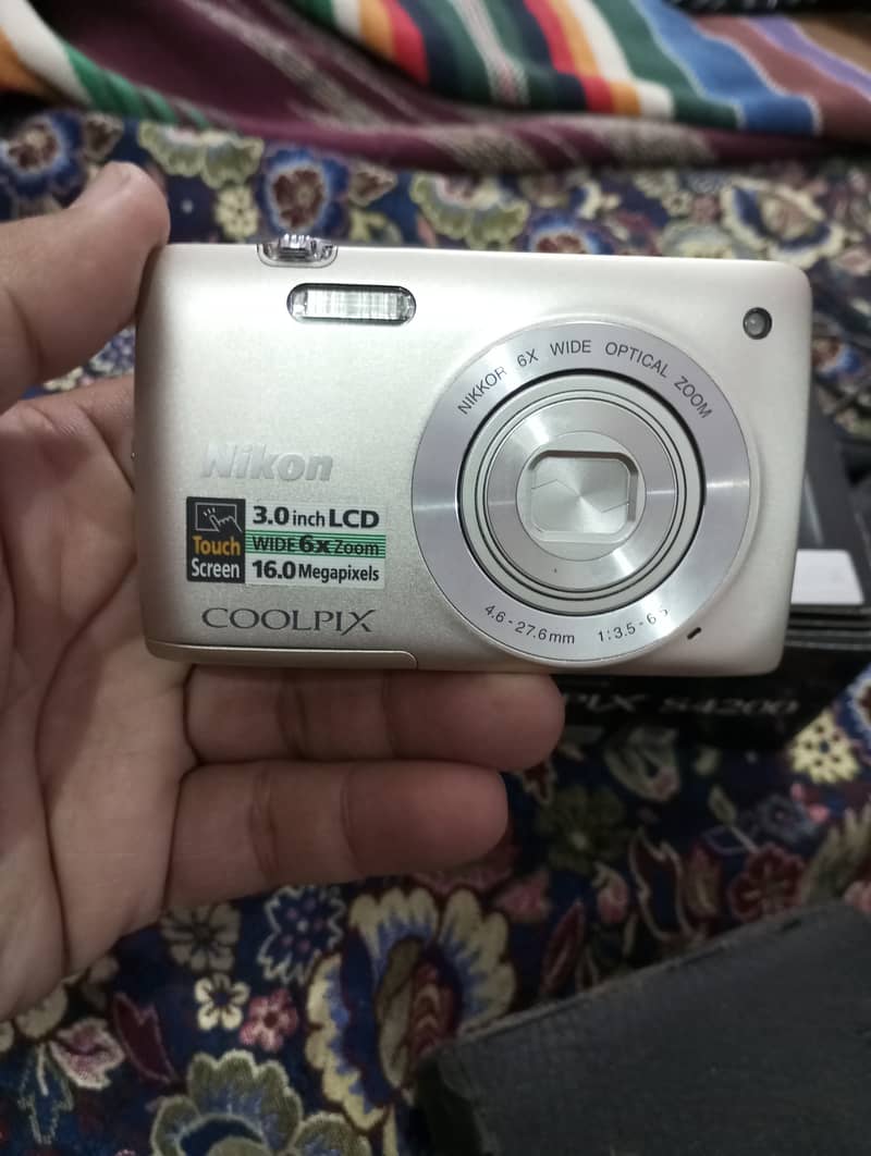 Nikon Coolpix S4200 1