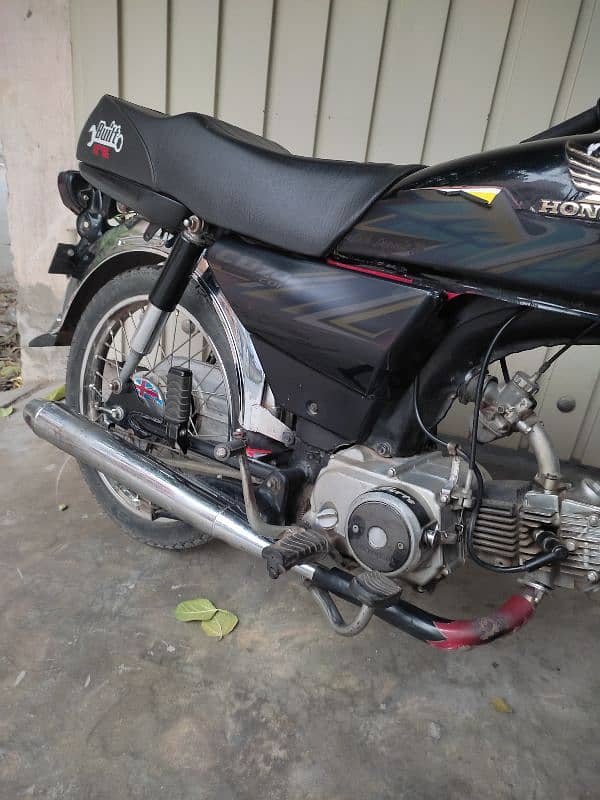 Honda 70 Genuine Silencer+Locks 0