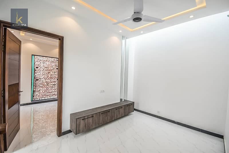 08 MARLA SLIGHTLY USED LUXURY MODERN DESIGN HOUSE FOR RENT IN DHA PHASE 6 GOOD LOCATION 6