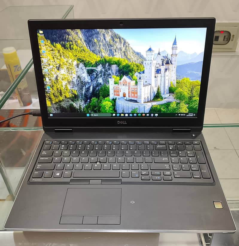 Dell Precission 7530 | Core i5 8th GEN | 16GB RAM / 256 GB M. 2 SSD 0