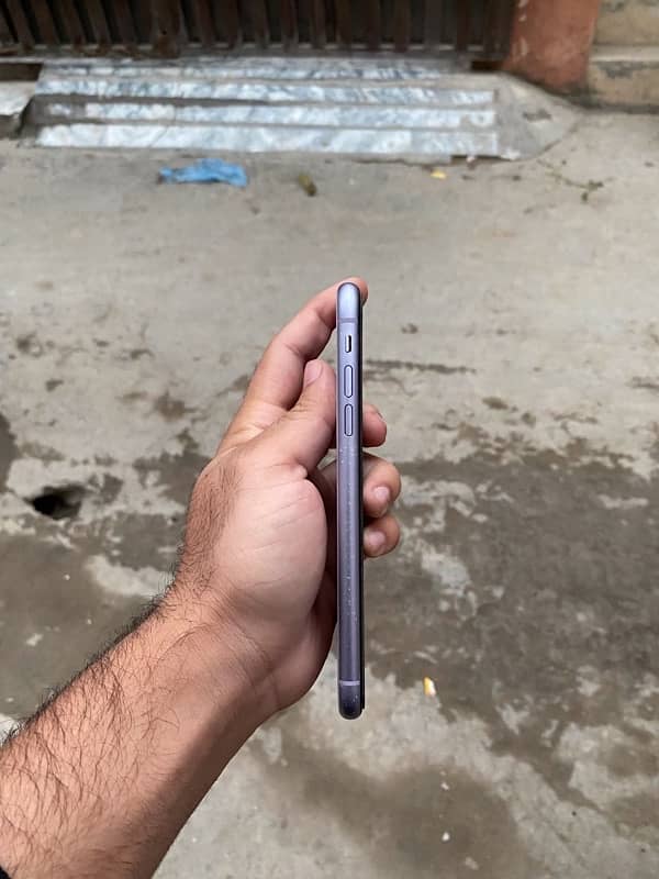 iPhone 11 7