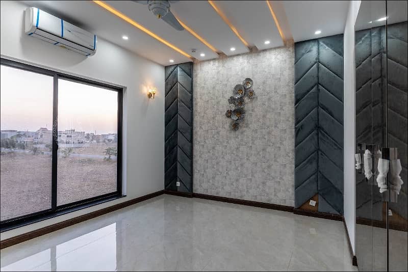 01 KANAL MOST BEAUTIFULL LUXURY MODERN HOUSE AVAILABLE FOR RENT IN DHA PHASE4 GOOD LOCATION 9