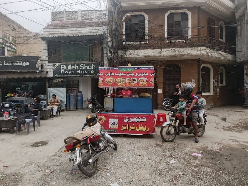 Firies and smosa setup On faiz road Lahore hostels area 0