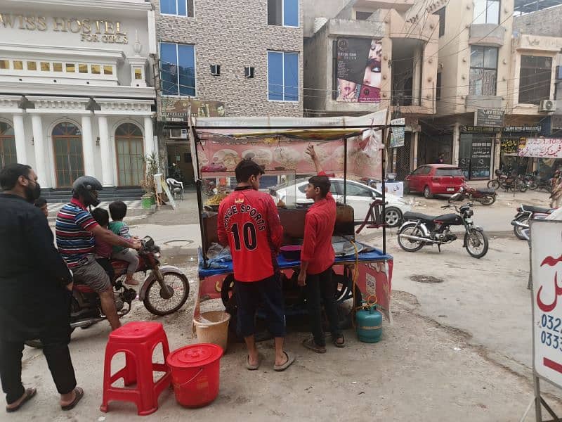 Firies and smosa setup On faiz road Lahore hostels area 2