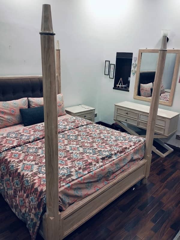 Full bedroom set with bed,2 side tables, dressing table 2