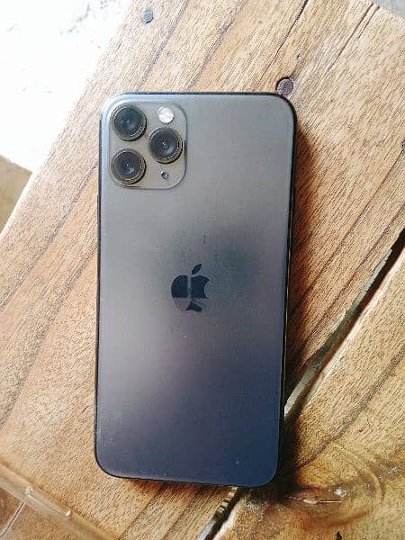 I phone 11 pro non PTA BH 86% contact 03015313817 0