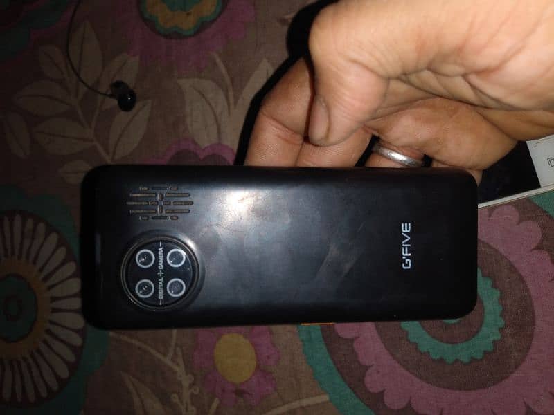 Nokia  samsang galaxy on5 or g five mub new h iska box bhe h or handfe 2