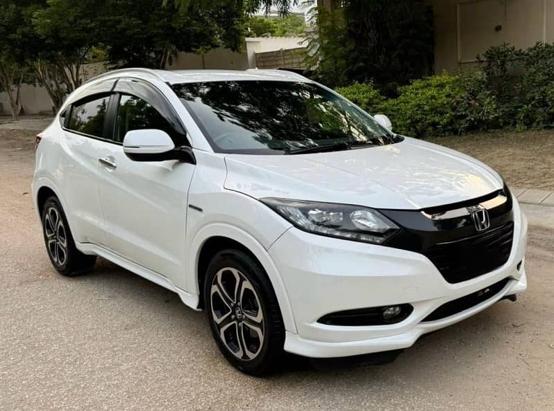 Honda Vezel 2015 / 2019 z package pearl white just like new 2