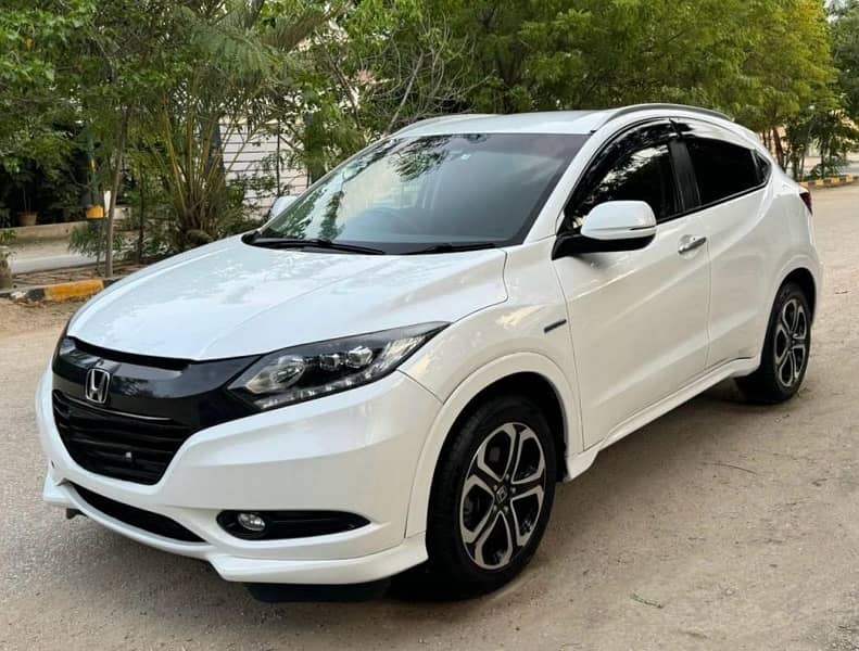 Honda Vezel 2015 / 2019 z package pearl white just like new 3