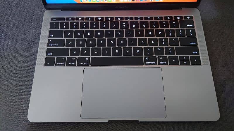 MACBOOK PRO (2017) 16GB RAM and 256GB ROM 0