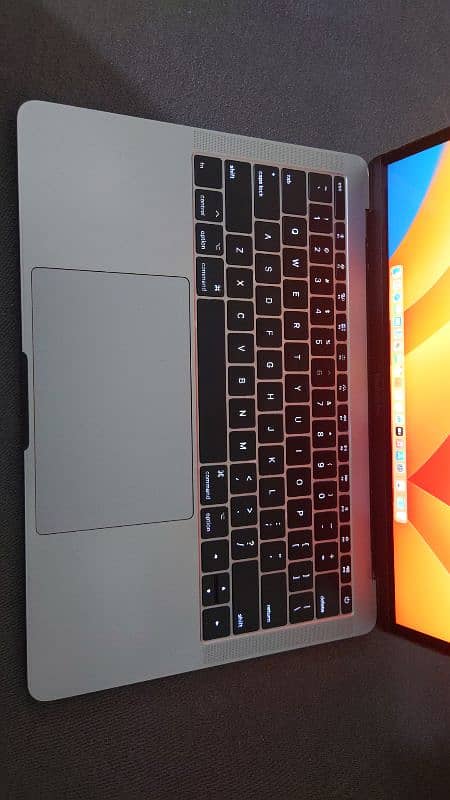 MACBOOK PRO (2017) 16GB RAM and 256GB ROM 10