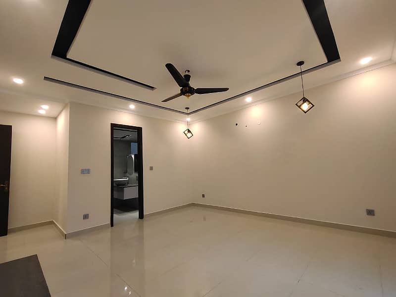 Kanal Brand New First Entry Portion For Rent 2