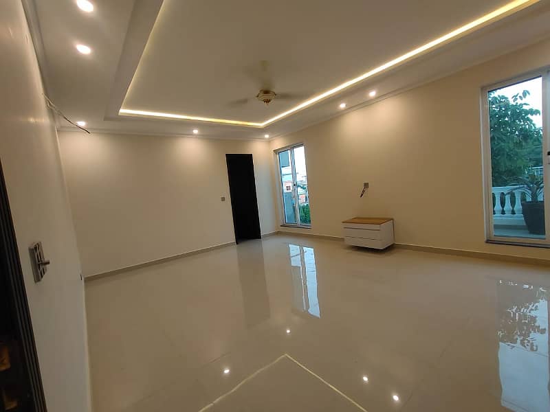 Kanal Brand New First Entry Portion For Rent 4