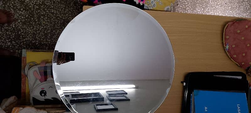 Mirror in Excellent condition (2 feet Diameter) 3