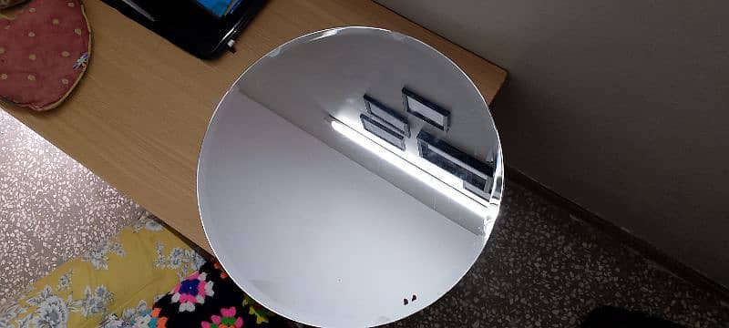 Mirror in Excellent condition (2 feet Diameter) 4