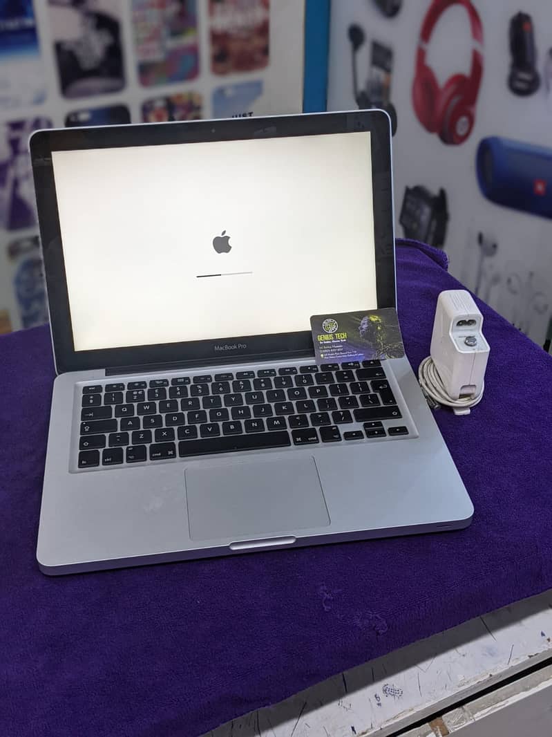 Macbook Pro Mid 2012 13Inches 203 Cycles outstanding condition 1