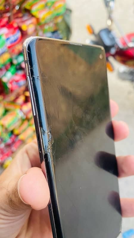 Samsung s10 screen broken and dot 4