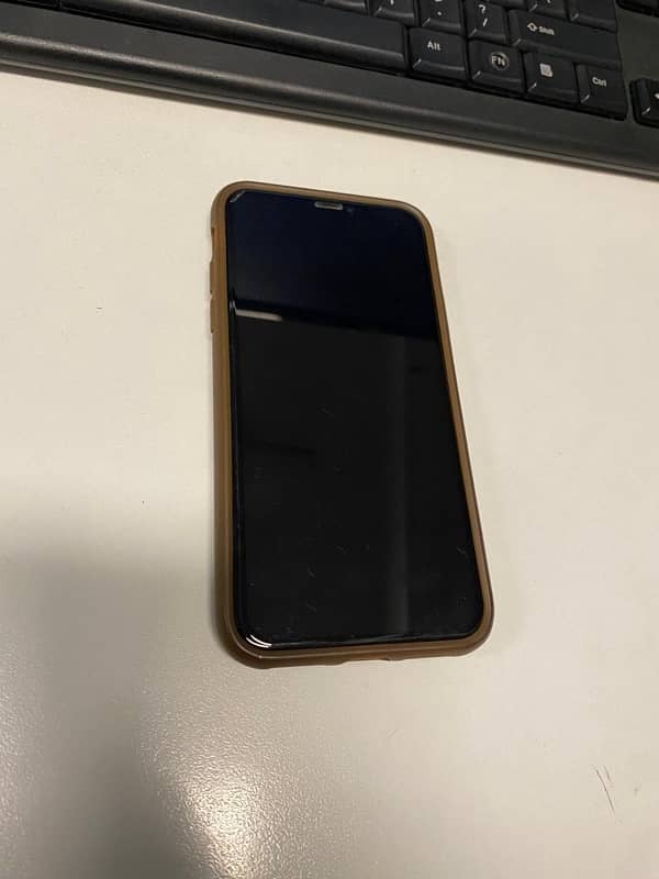 Iphone XS non pta, 9/10 condition, water pack 1