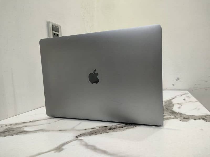 MacBook Pro 0