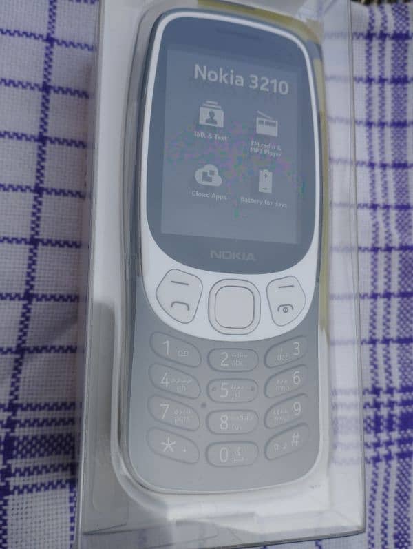 Nokia 3210 Mobile 1