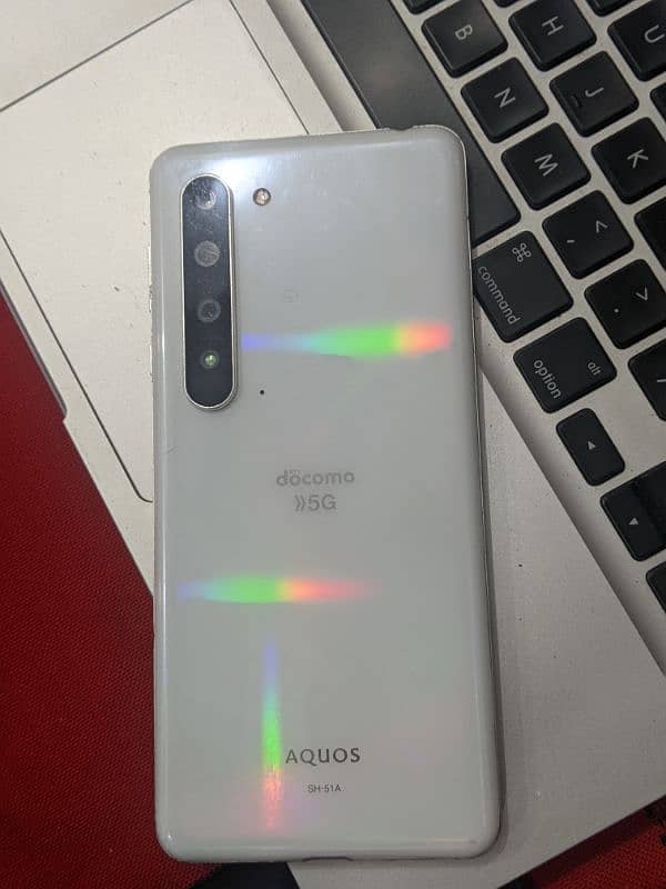 sharp Aquos r5g 5