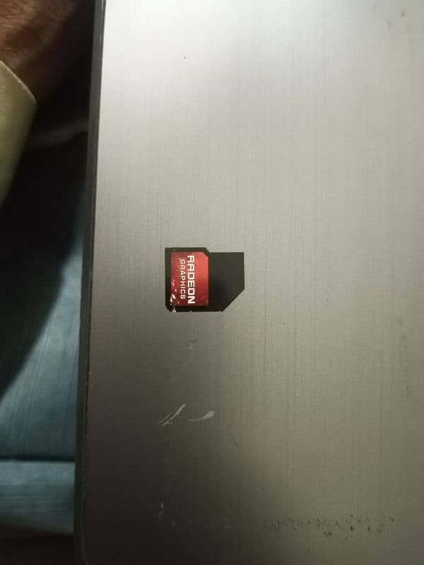 Dell Inspiron 128 SSD + 500 HDD 2