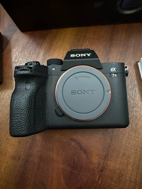 Sony A7riv with box 3