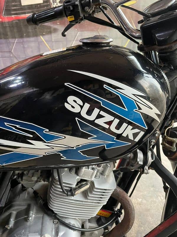 Suzuki GS 150 8