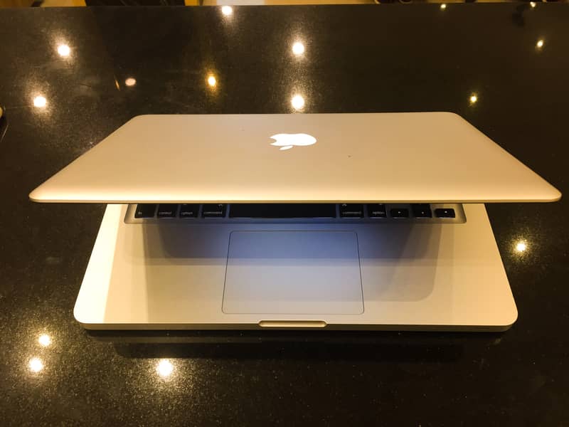 Apple Macbook Pro 2012 Core i5 8gb ram 256gb ssd white 0