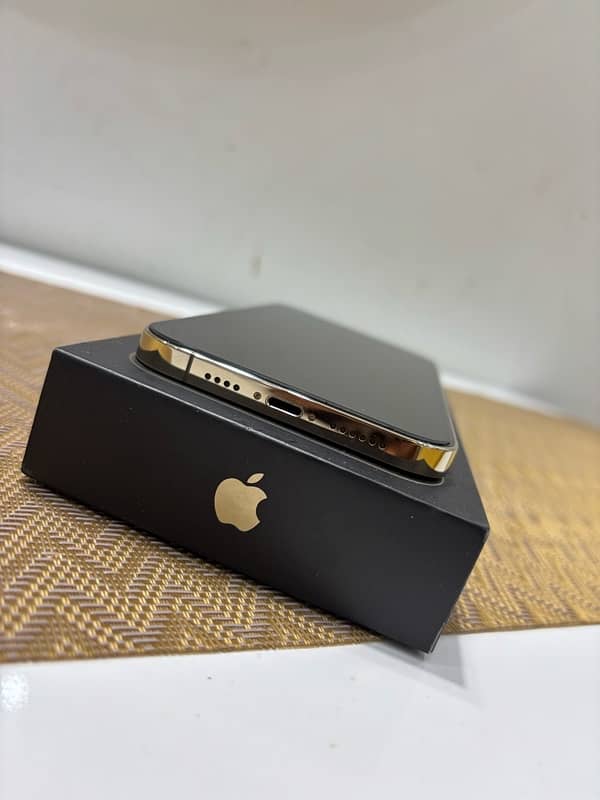 Iphone 12 pro max 256gb pta approved 7